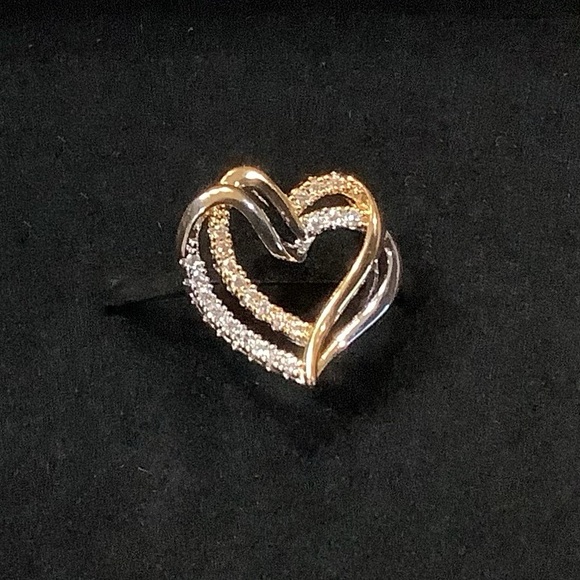 💥2/$24 or 3/$30💥 Double heart silver and gold ring with crystals. NWT. Sz 8 & 9 - Picture 9 of 10